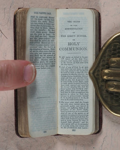 Finger Prayer Book. Common Prayer. University Press London : Henry Frowde, Oxford Warehouse, Amen Corner, London. [1890].