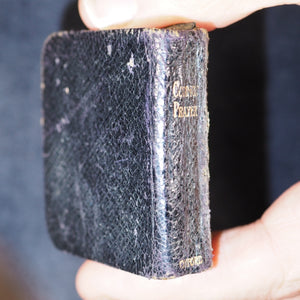 Book of Common Prayer and Administration of the Holy Communion According to the Use of the Church of England. Oxford University Press Warehouse, Amen Corner. Henry Frowde. London. 1898. Silver plaque.