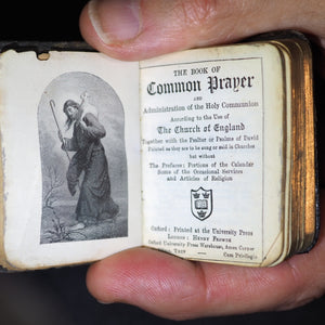 Book of Common Prayer and Administration of the Holy Communion According to the Use of the Church of England. Oxford University Press Warehouse, Amen Corner. Henry Frowde. London. 1898. Silver plaque.