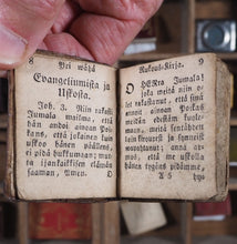 Load image into Gallery viewer, Muutamia Aiaturia ja Kutouria Jumalan Sanast (a selection of garden cuttings from the word of God). &gt;&gt;EARLY FINNISH MINIATURE BOOK&lt;&lt; Date: 1825
