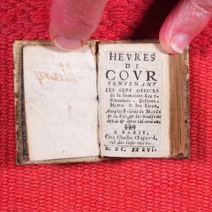 Heures de Cour contenant les sept offices de la semaine. Les 7 pseaumes, Vespres, Hymns & Les Litan avec les Prieres du matin & du soir & les Oraisons devant et apres le Commun. Publication Date: 1676 CONDITION: VERY GOOD