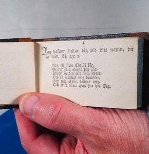 Utwalda bibel sprak med dartill lampeliga werser [Selected languages of the scriptures] >>MINIATURE BOOK<< [Clewberg, Christopher - compiler]. Publication Date: 1812. Condition: Very Good